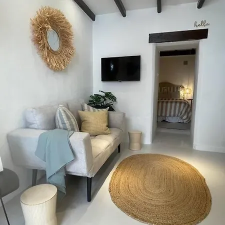 Cozy 1-bdrm In Center