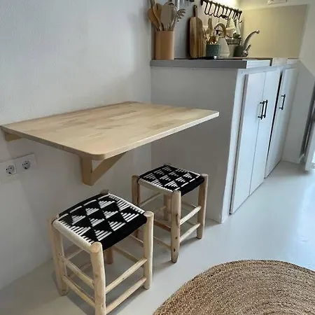 Cozy 1-bdrm In Center *