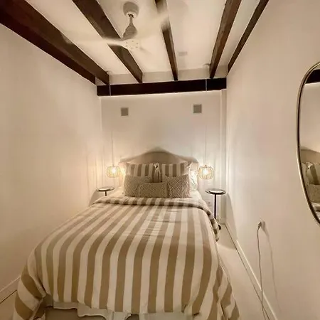 Cozy 1-bdrm In Center