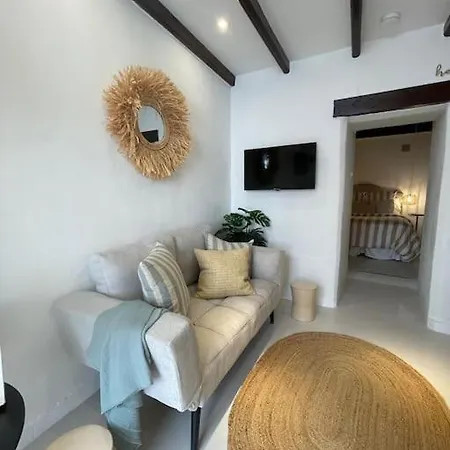 Cozy 1-bdrm In Center *