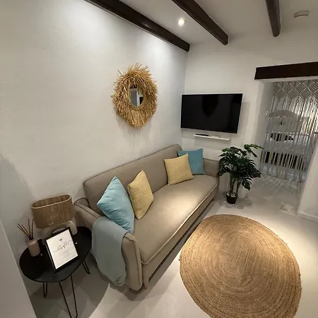 Cozy 1-bdrm In Center *
