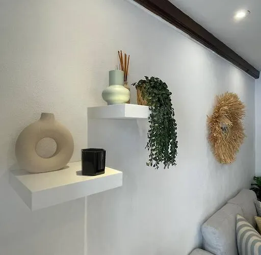 Cozy 1-bdrm In Center