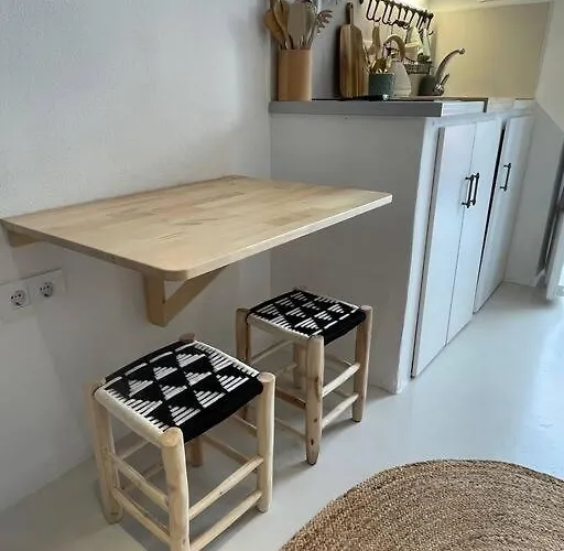 Cozy 1-bdrm In Center *