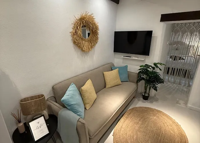 Cozy 1-bdrm In Center *